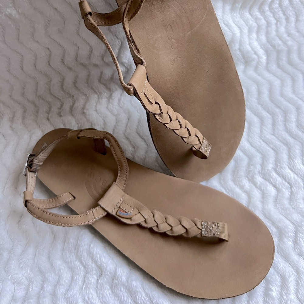 Women Size M Rainbow T Strap Sandals